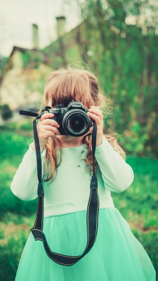 سبز-دختر-دختر بچه-عکاسی-فیروزه ای-دوربین-دوربین عکاسی