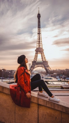 پاریس-دختر-برج ایفل