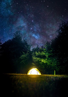 کمپ-جنگل-ستارگان-شب-چادر