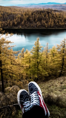 دریاچه-تنهایی-کفش-جنگل