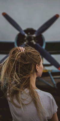 دختر-هواپیما