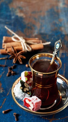 چایی-دارچین-شیرینی-صبحانه-باسلوق