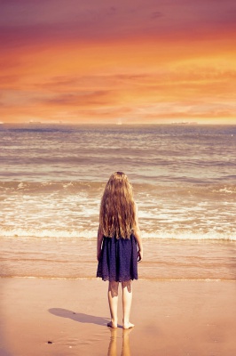 ساحل-دختر-دختر بچه-دریا