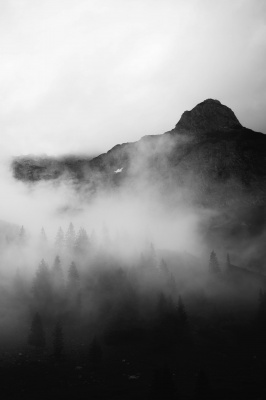 سیاه و سفید-کوه-مه