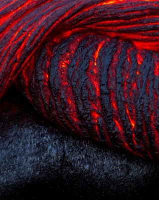 آتشفشان-مذاب-قرمز-داغ
