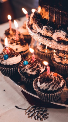 کاپ کیک-کیک-شیرینی-کیک شکلاتی-تولد