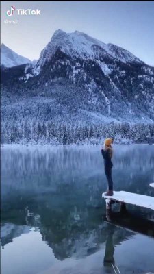 تنهایی-زمستان-برف-دریاچه