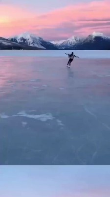 اسکی روی یخ-دختر-ورزشی