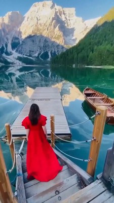 قایق-دختر-دریاچه