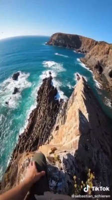 صخره-ساحل-دریا-تنهایی-صخره نوردی