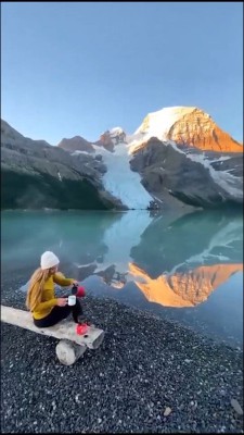 دختر-تنهایی-دریاچه-کوهستان