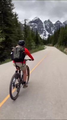 ورزشی-دوچرخه سواری-جنگل-دریاچه
