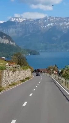 جاده-دریاچه-کوهستان