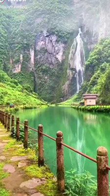 آبشار-دریاچه-منظره-طبیعت