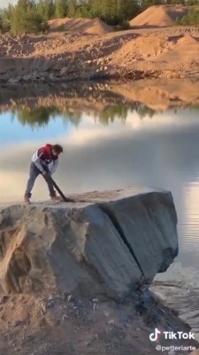 صخره-دریاچه