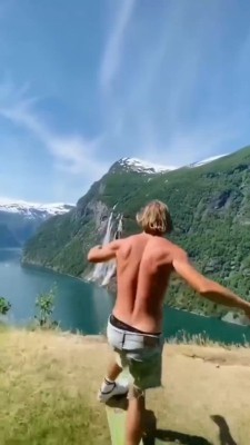 اسکیت برد-دریاچه-صخره-ورزشی