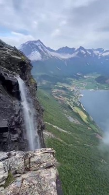 ارتفاع-آبشار-دریاچه-کوهستان-تنهایی